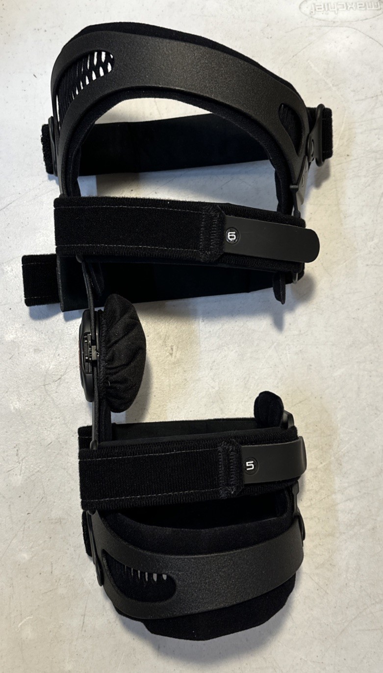 BREG Solus Plus Knee Brace Right Medial OA Prefab Size Medium 22 To 26” Thigh