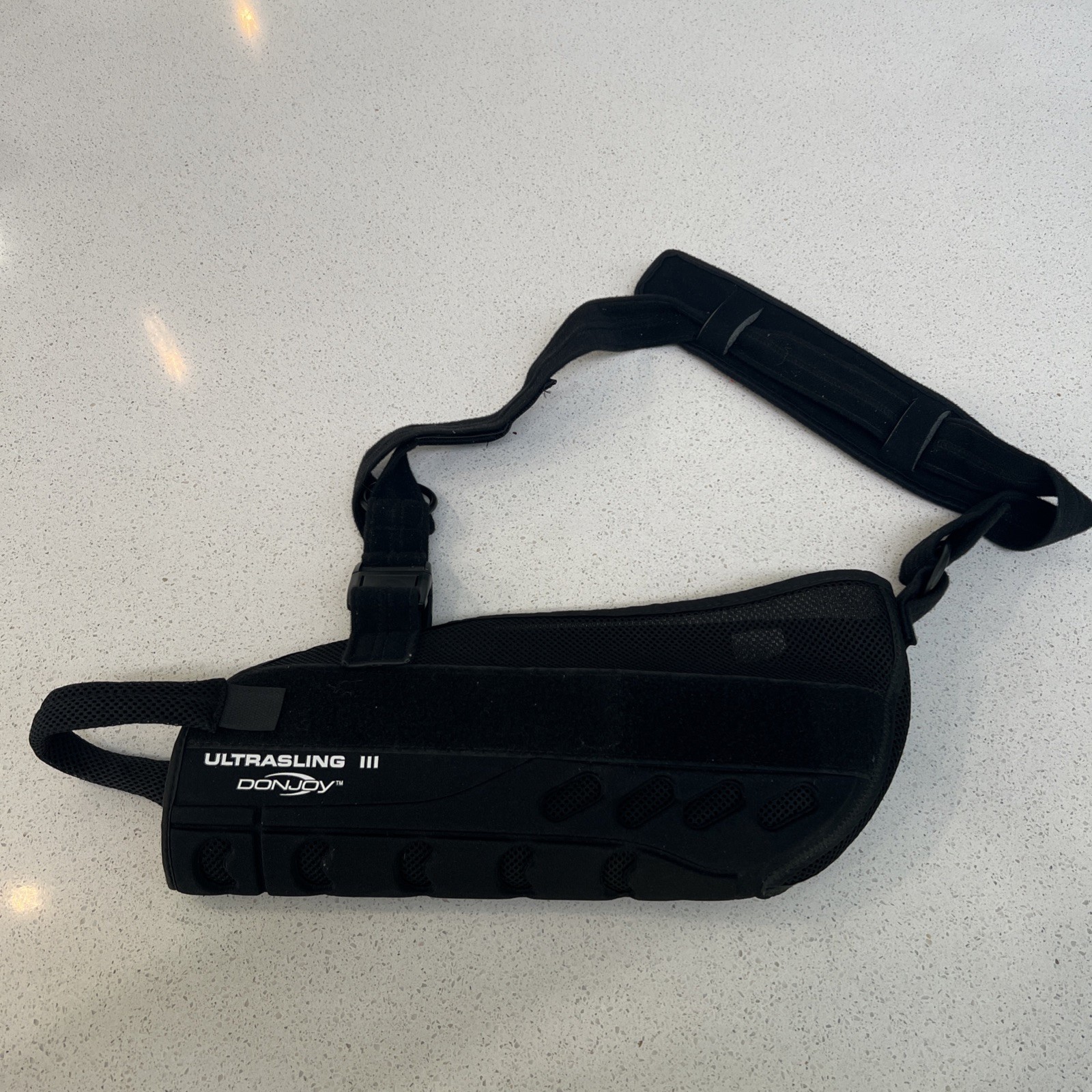 DonJoy UltraSling III Shoulder Arm Sling Adjustable Mesh Foam Black Brace Medium