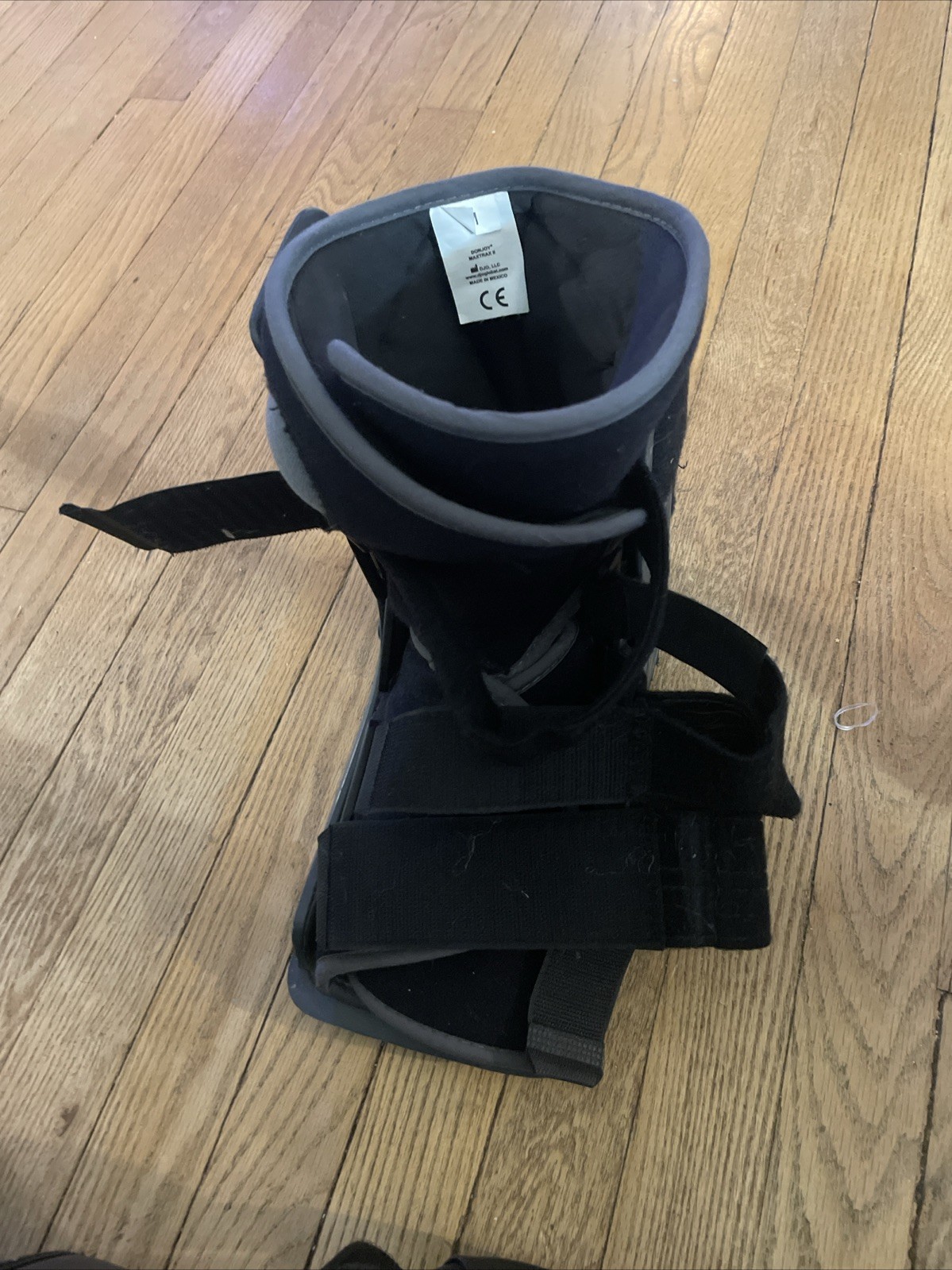 Orthopedic maxtrax Walking Boot Support Brace By DonJoy Medium