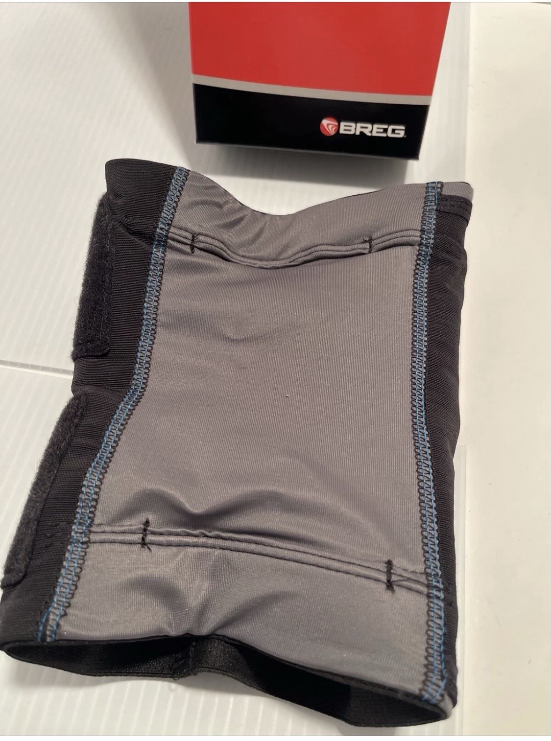 breg 100462-230 freesport knee brace slevee/right/medium