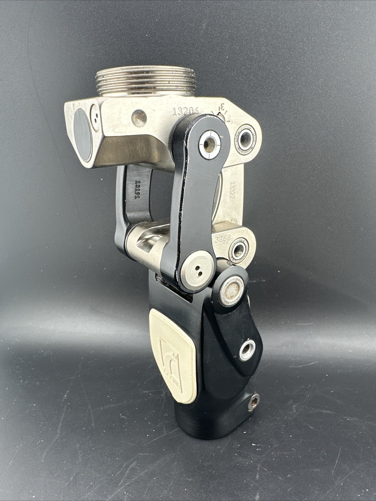 Ossur 2000 Prosthetic knee. Perfect Condition. Hydraulic Is Good And Tested