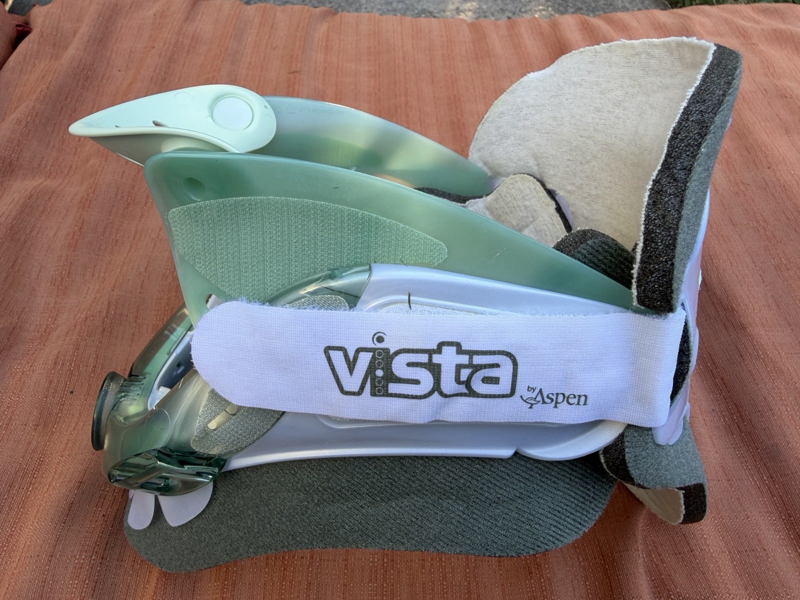 Breg 100085-000 Vista TX Collar Set