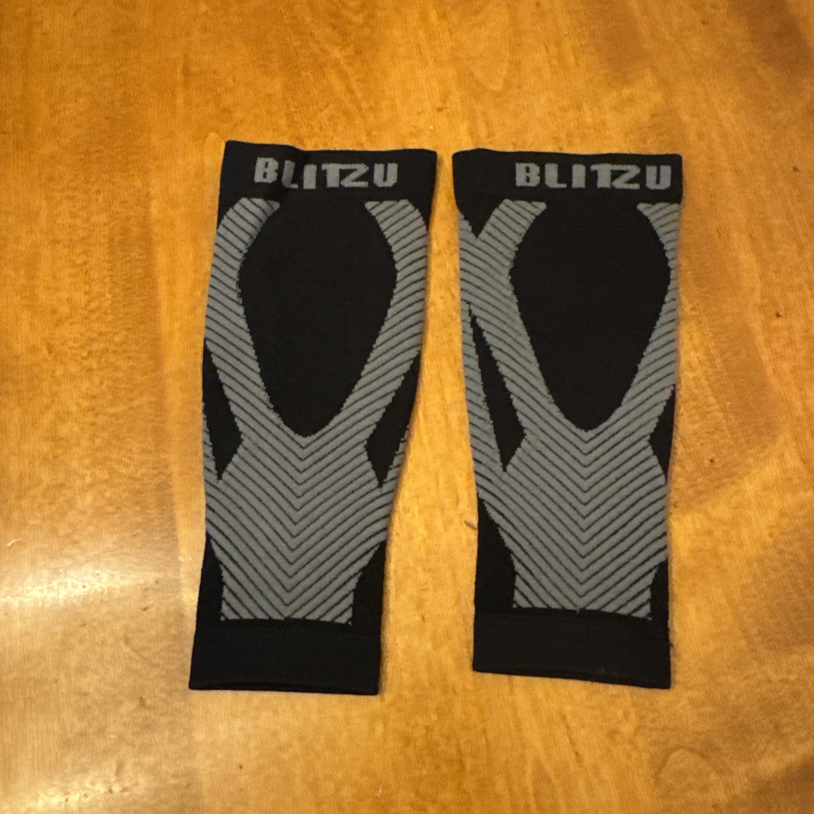 Blitzu Calf Compression Sleeves – Size S-M Black- New
