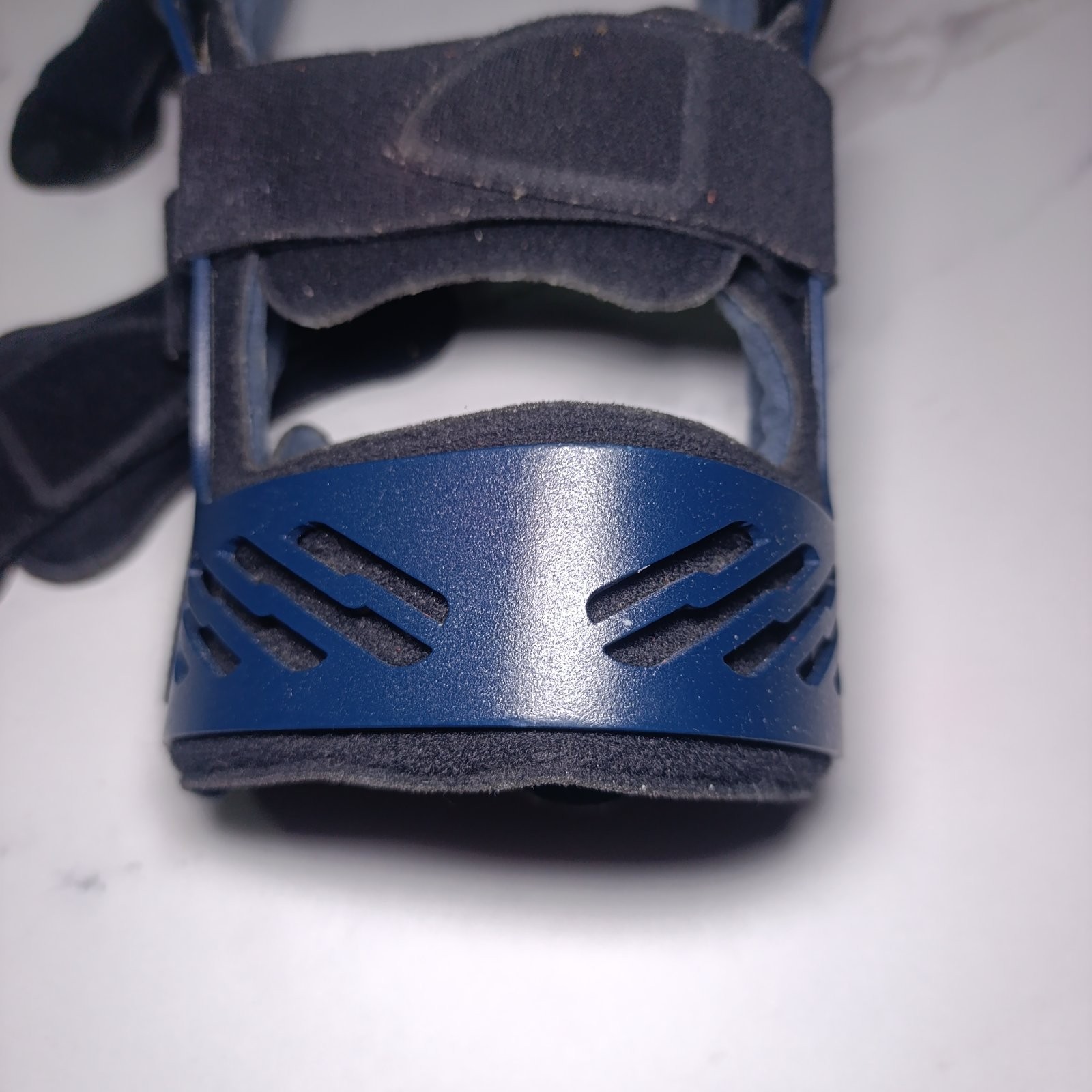 4L size Bauerfeind SecuTec GENU Stabilizing knee orthosis joint relieves Germany