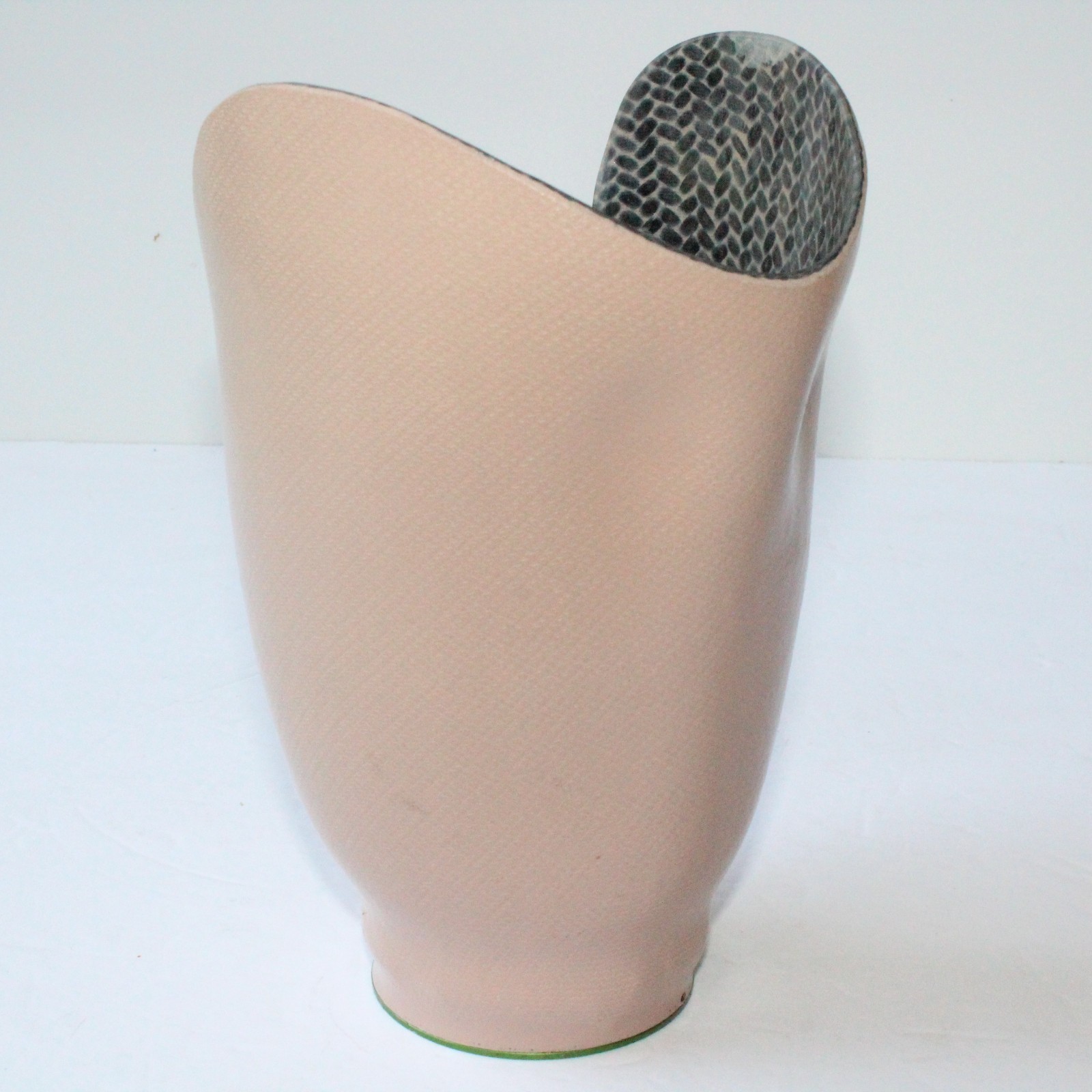 VERY NICE BELOW-KNEE PROSTHETIC SOCKET w/ EVOLUTION VMP-001 DISTAL BASE