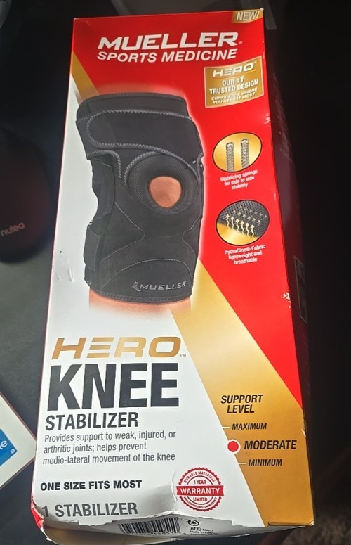 Mueller Sports Medicine HERO Hinged Knee Brace, OSFM, Black Moderate Support
