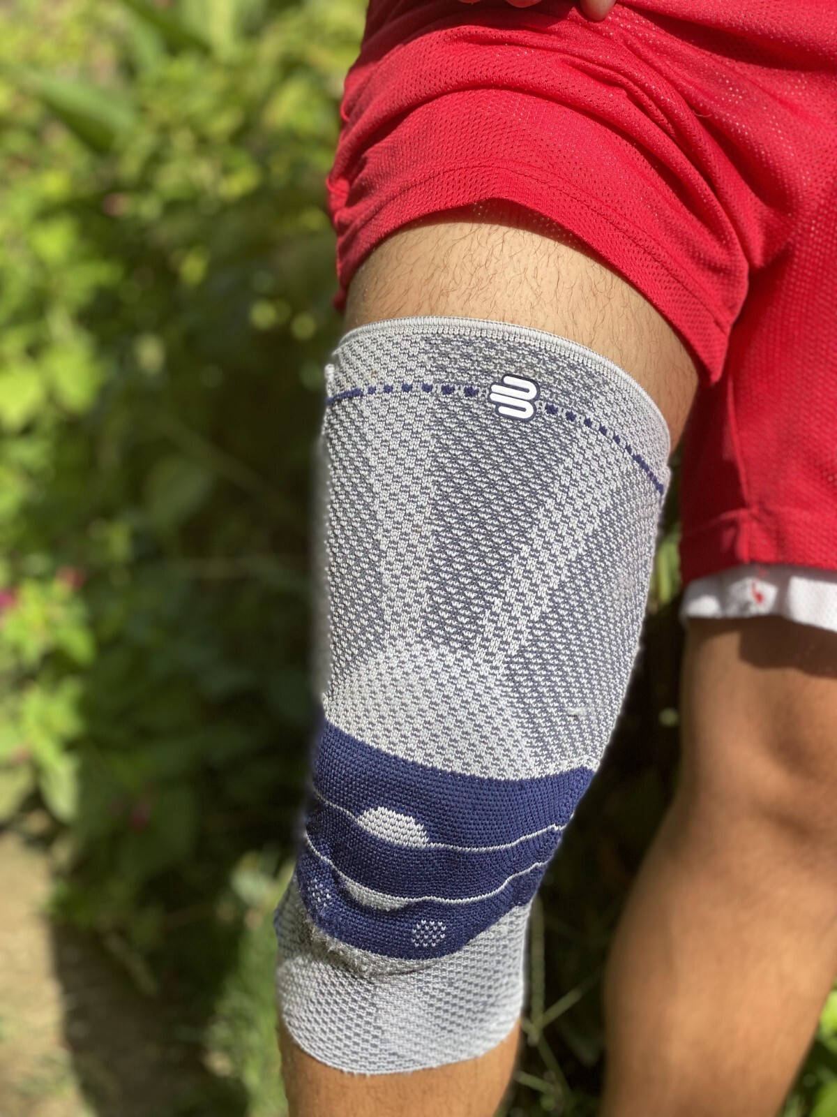 Bauerfeind GenuTrain Size 0 Silikon Dots on Top Knee Brace Patella Support Sleev