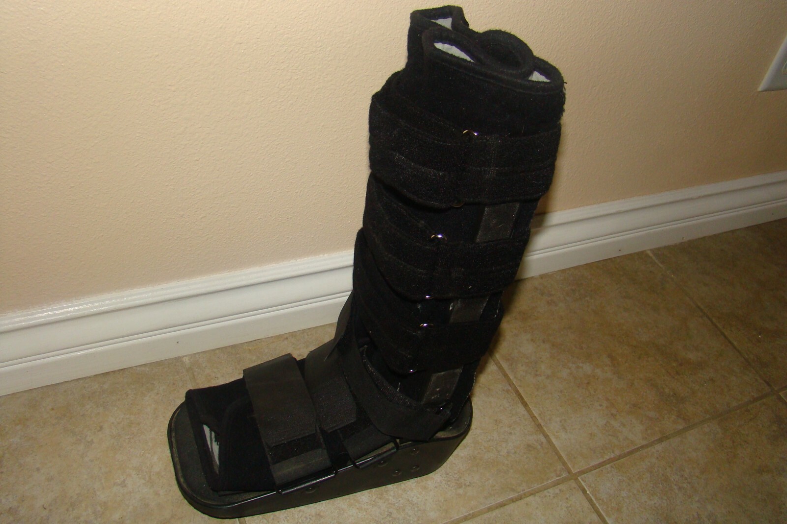 Maxtrax DJO, LLO, Orthopedic, Walking Boot, Brace Foot, Padded, Size Medium