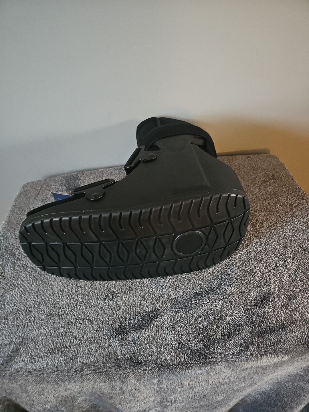 New United Ortho Short Air Cam Walker Fracture Boot, Extra Large, Black
