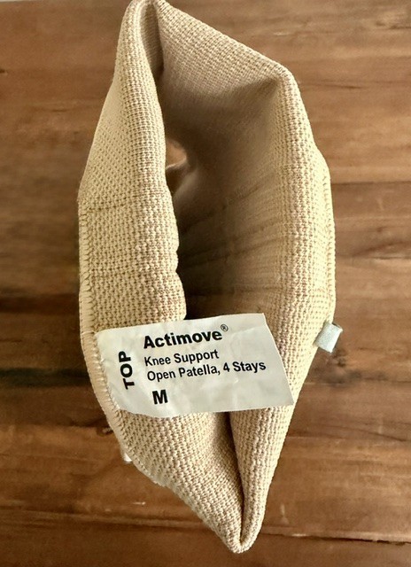 NIB Actimove Knee Support Brace Open Patella 4 Stays – Size M