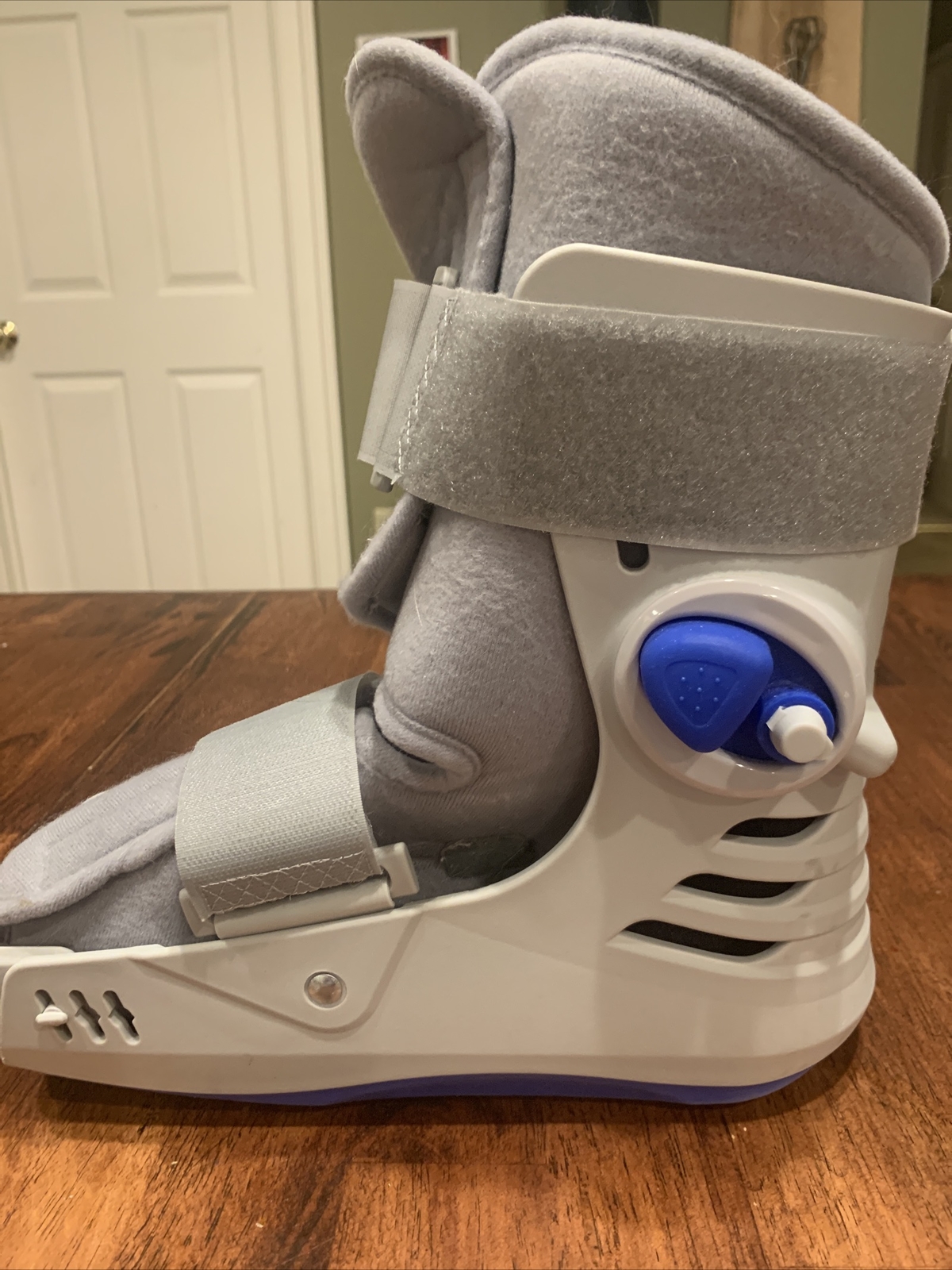 DEROYAL (SMALL) Full Shell Walker 2 Boot W/ Pump Ankle Strain, Sprain Surgery