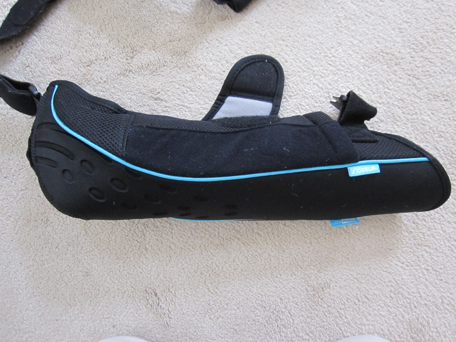 Össur Formfit Shoulder Brace Sling & External Rotation Pillow – Regular – EUC