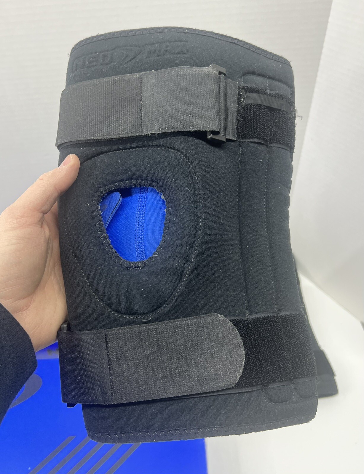 Pair NEO MAX 3 Dimensional Molding Tech Stabilized Knee Support XL BLACK 16-17.5