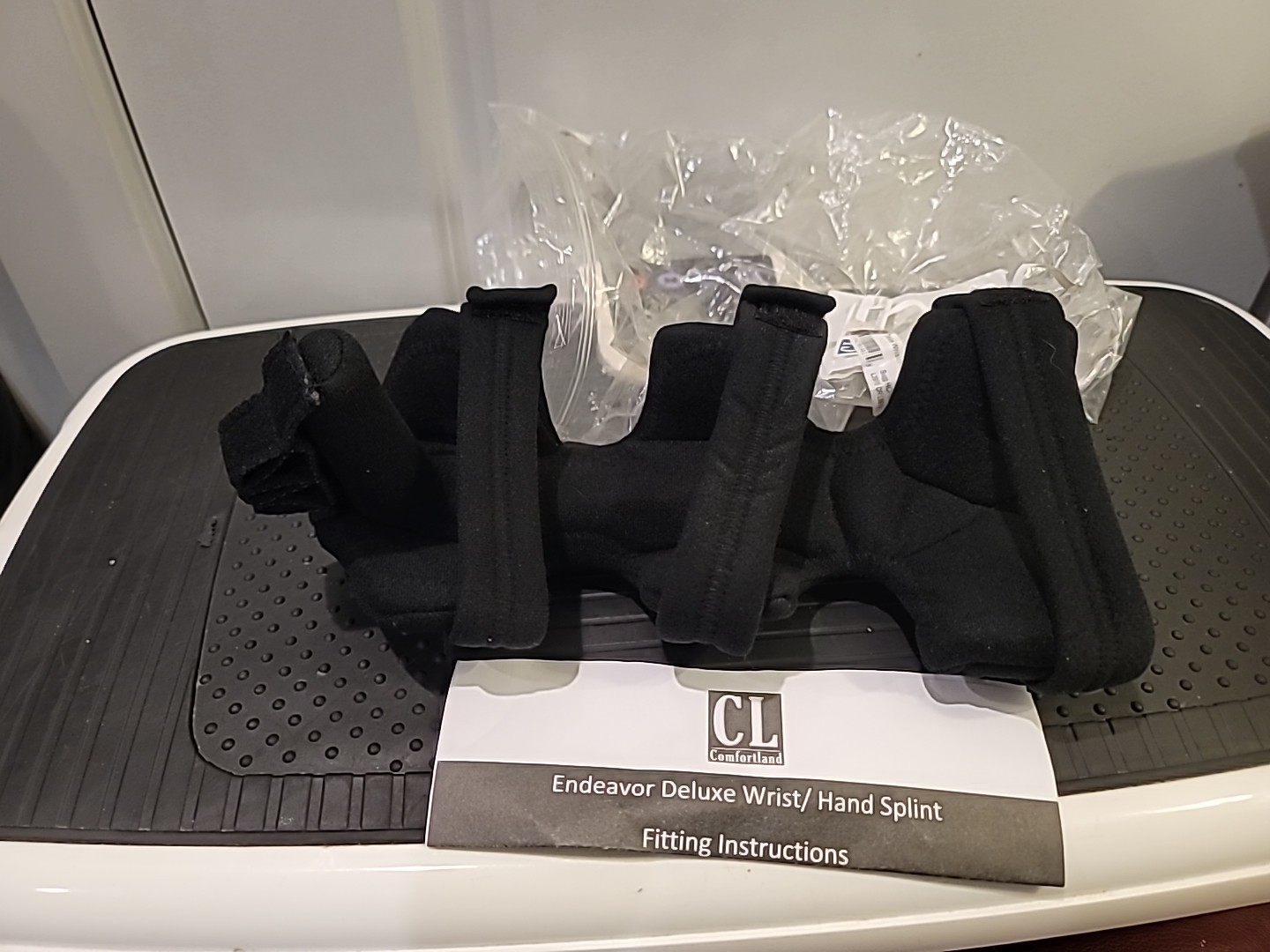Comfortland Medical Endeavor Deluxe Wrist/Hand Splint 31-500 with Hand Grip New