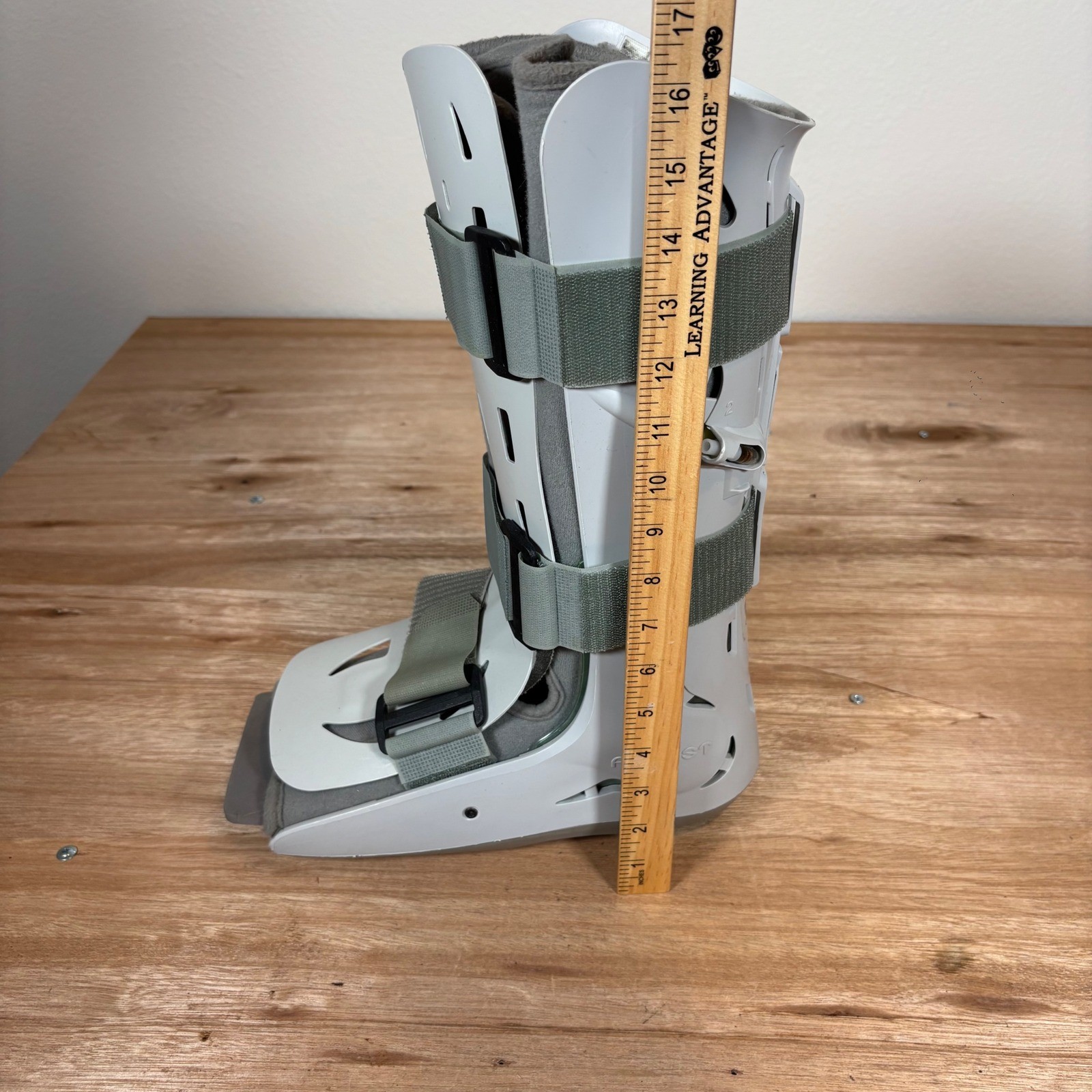 Aircast FP Walker 01F-M Medium Pneumatic Walking Boot Brace with Pump White Gray