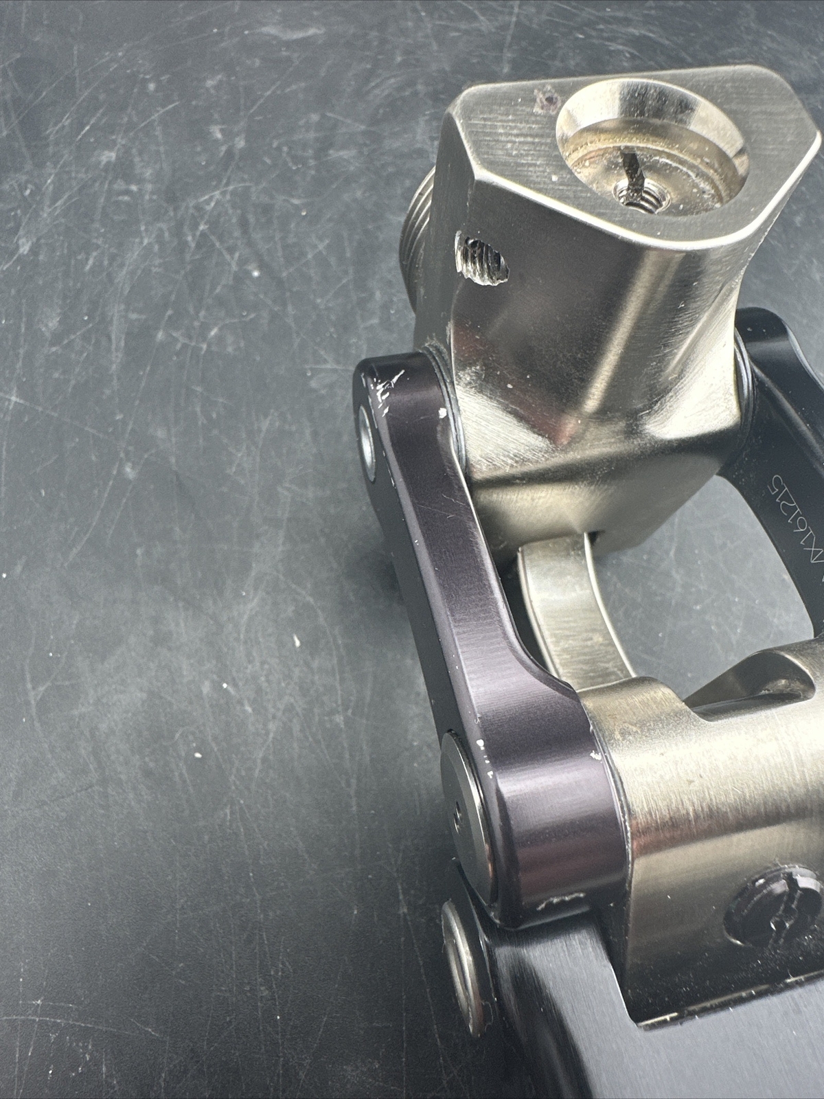 Ossur 1900 Prosthetic Knee. T O T A L knee 1900. Ossur Prosthetic Knee