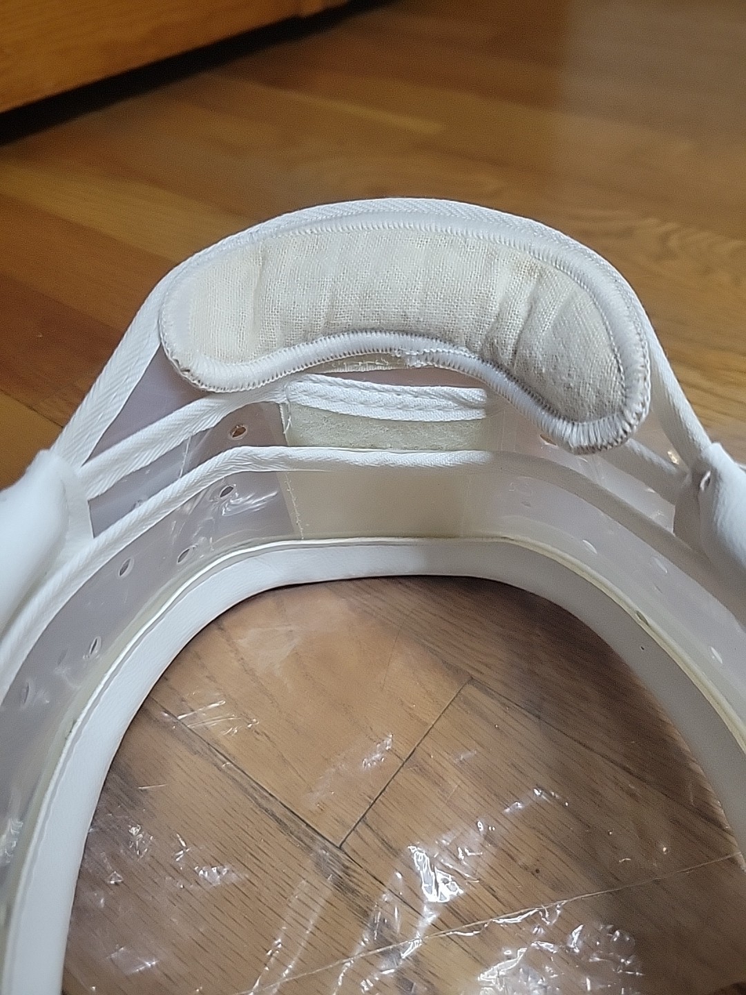 ​Vintage 1978 Futuro Adjustable Cervical Collar with Chin Pad – Medium