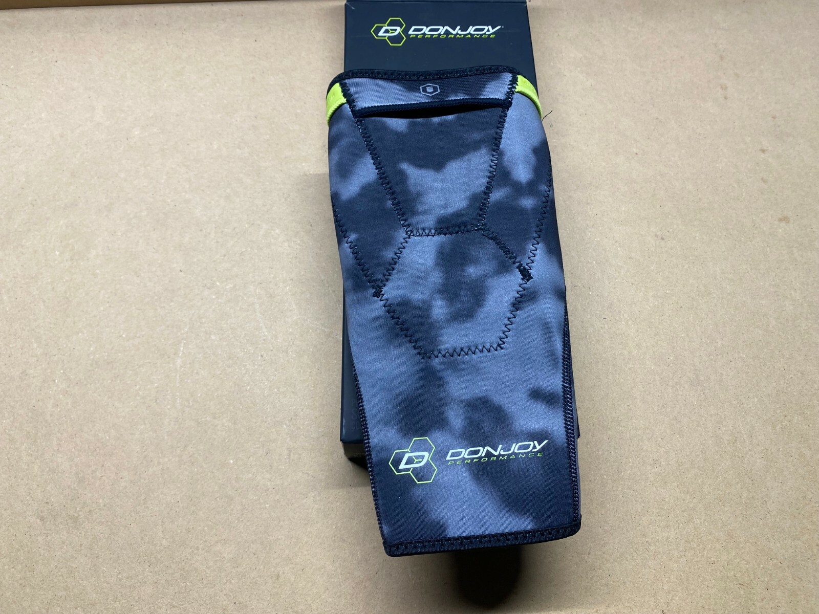 DonJoy Performance Anaform 2MM Knee Compression Sleeve Support size small 13-14