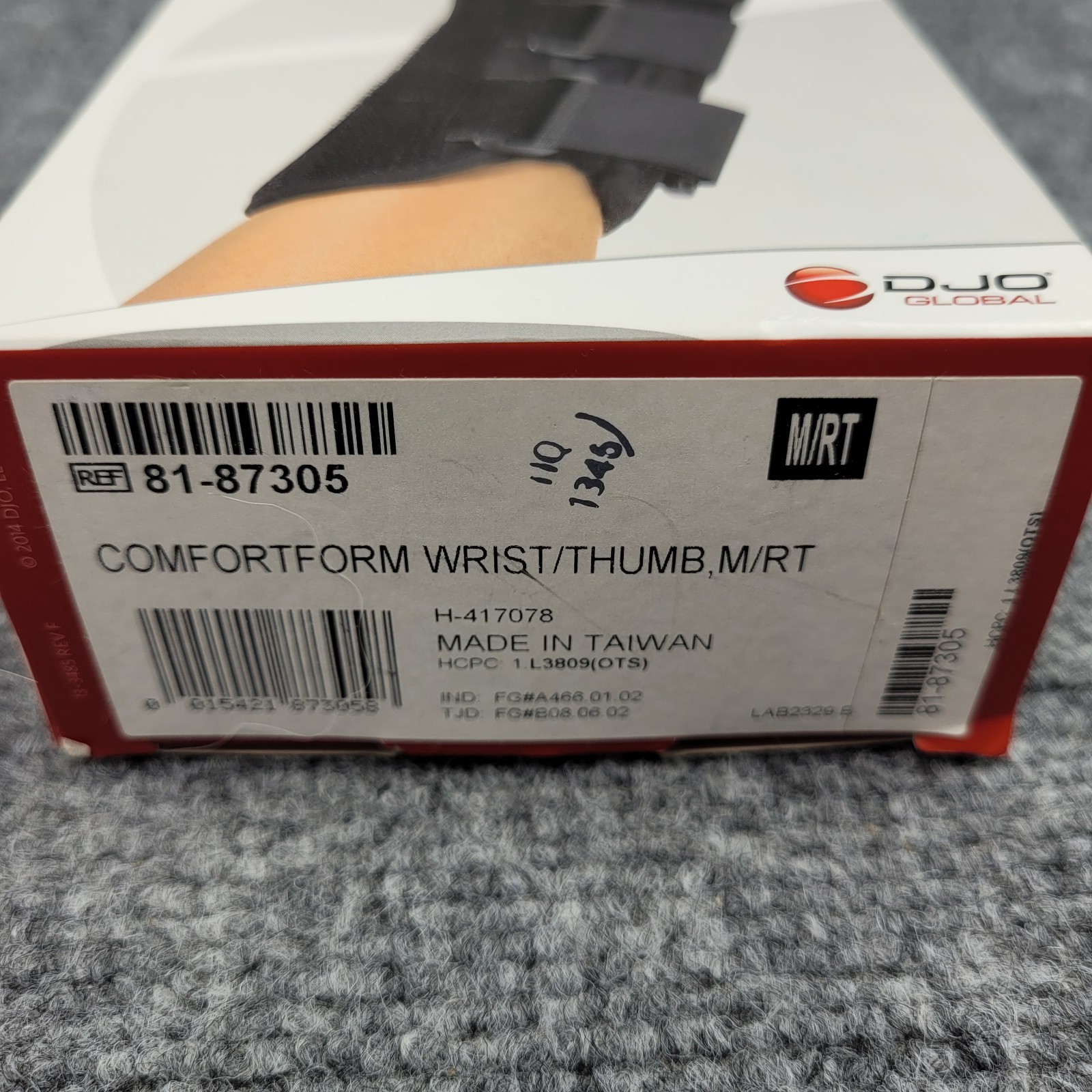 DonJoy ComfortForm Wrist Support Brace / Medium / Right Hand