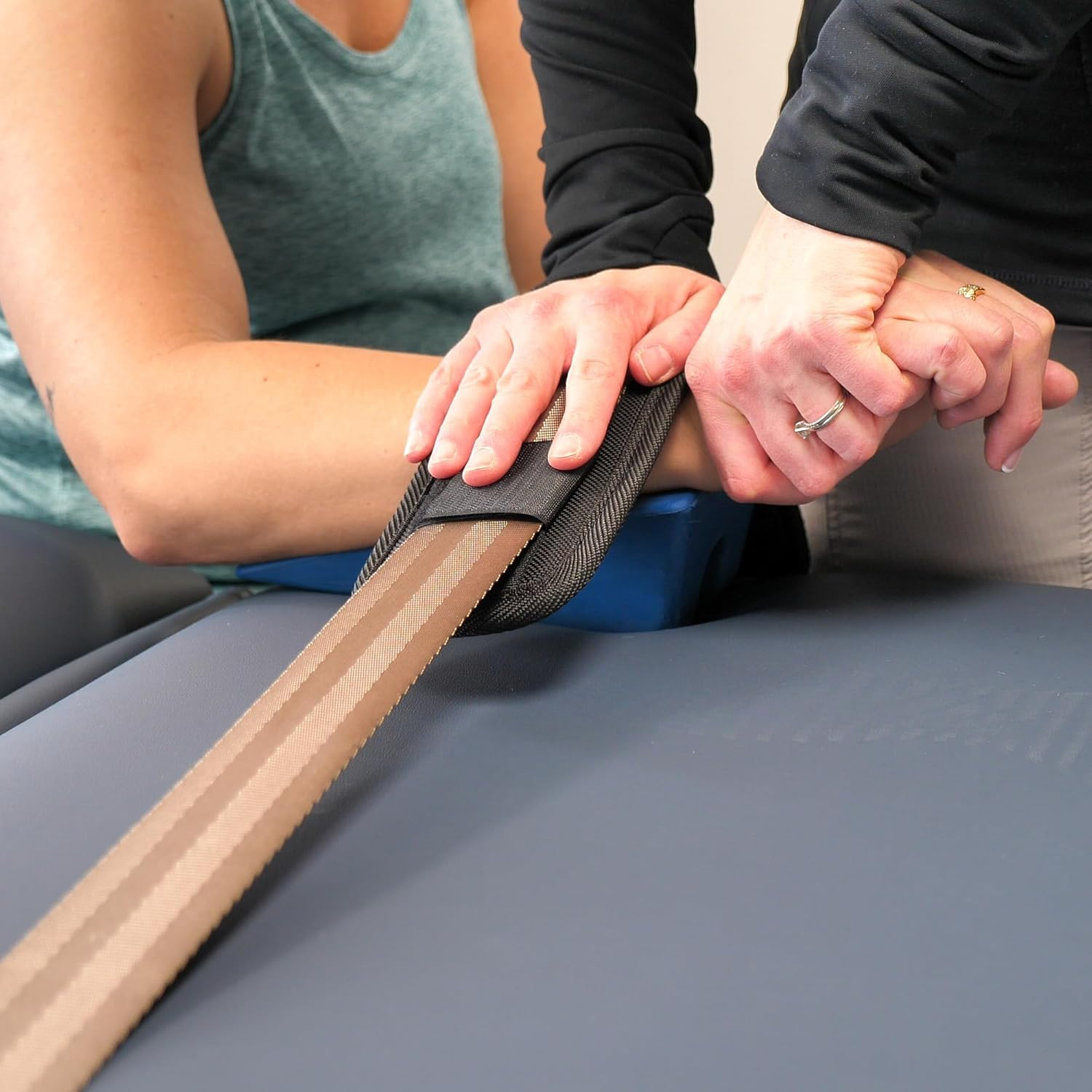 Adjustable 8′ Mobilization Strap with Pad & Quick Release Buckle for Therapy