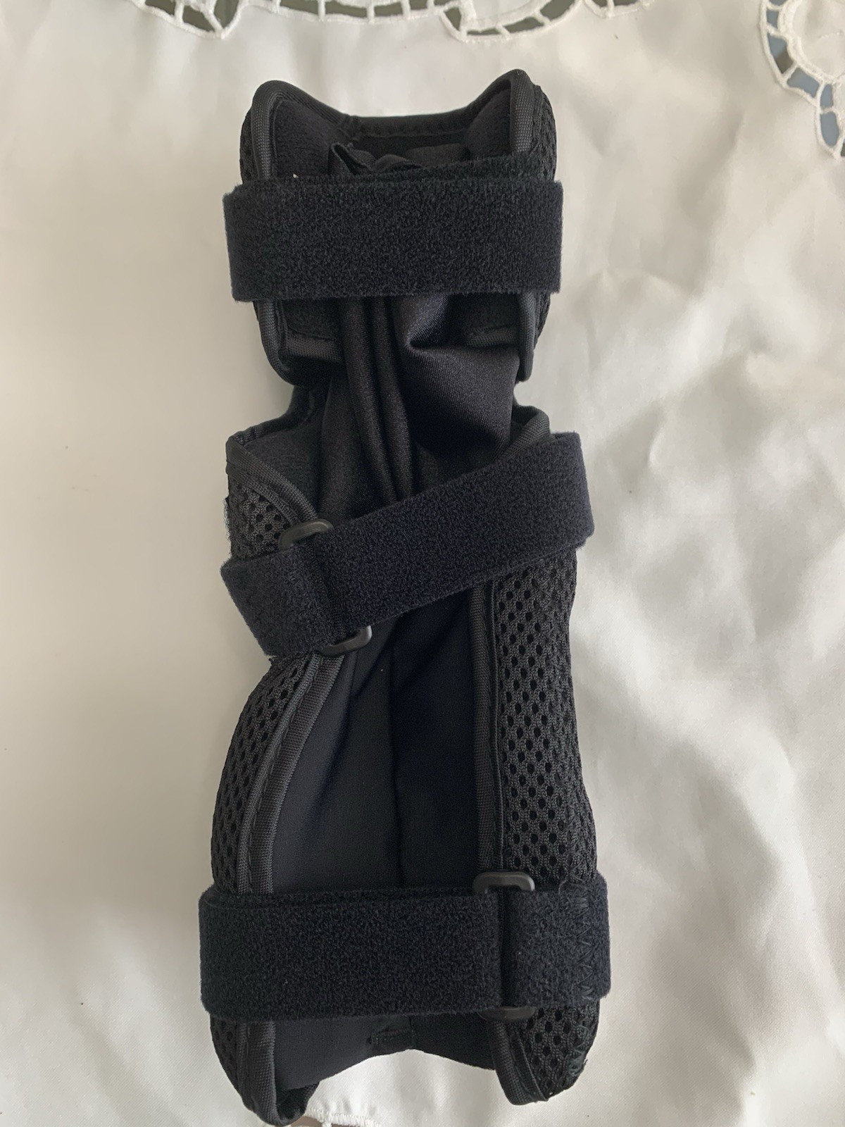 Galaxy Wrist Brace One Size Immobilizer Adjustable ISO 13485 Brand New