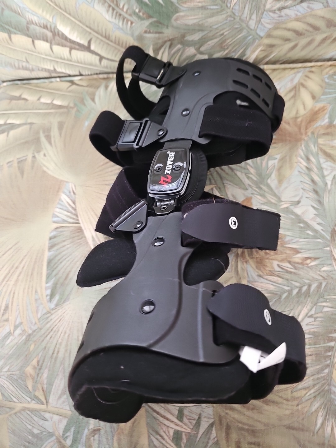 Zoyer Recovery+ Zero Gravity Knee Brace Size UNI/RT. (7)