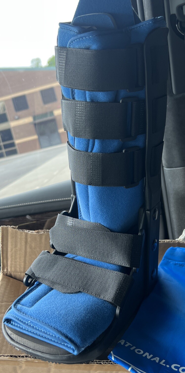 *Darco “NEW” Air Traveler Walker High-Rise Size Small Boot AT1. Direction, Bag