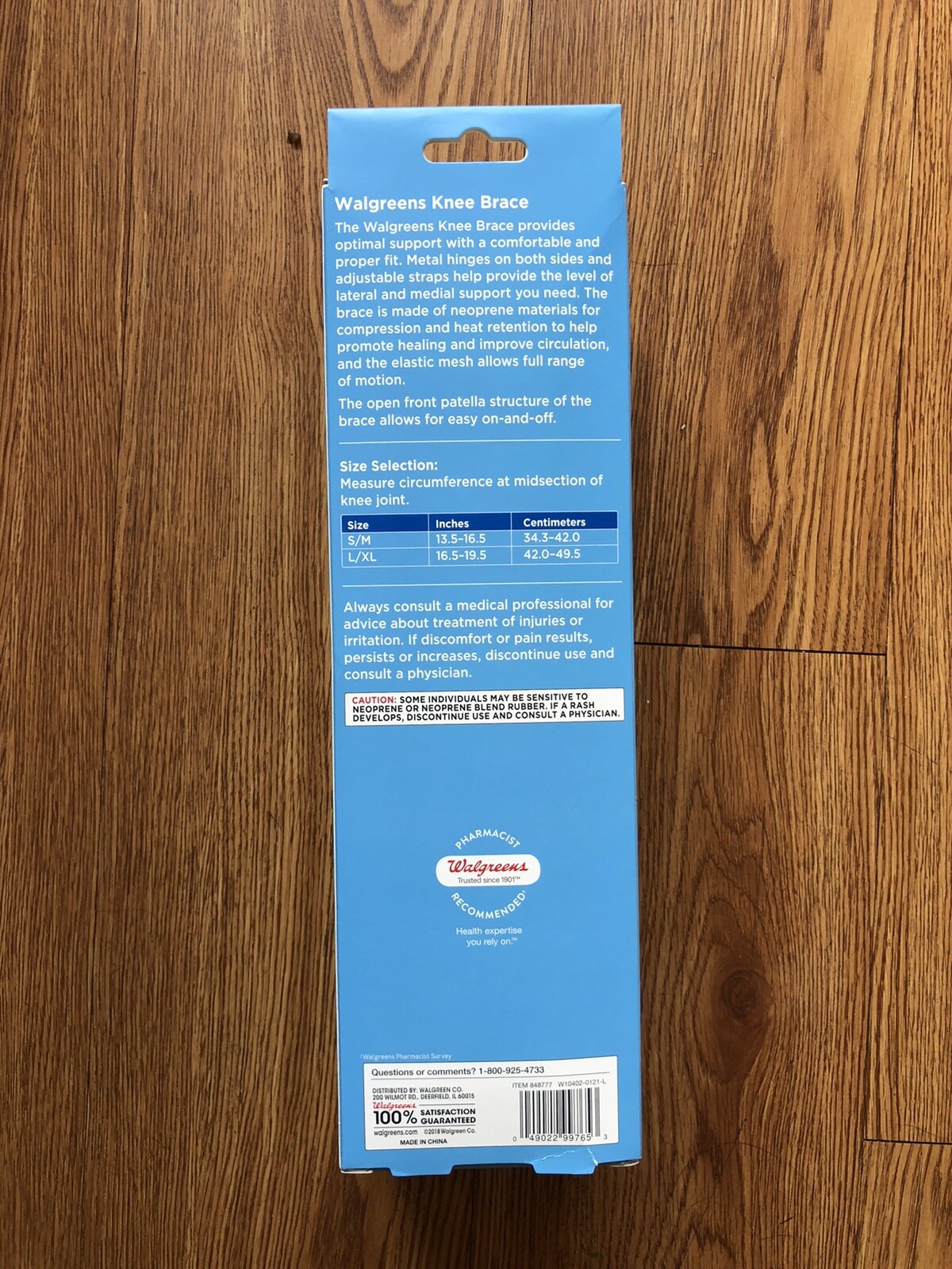 hinged knee brace For Men And Women Brand Walgreen . New In Box . Size S-M.