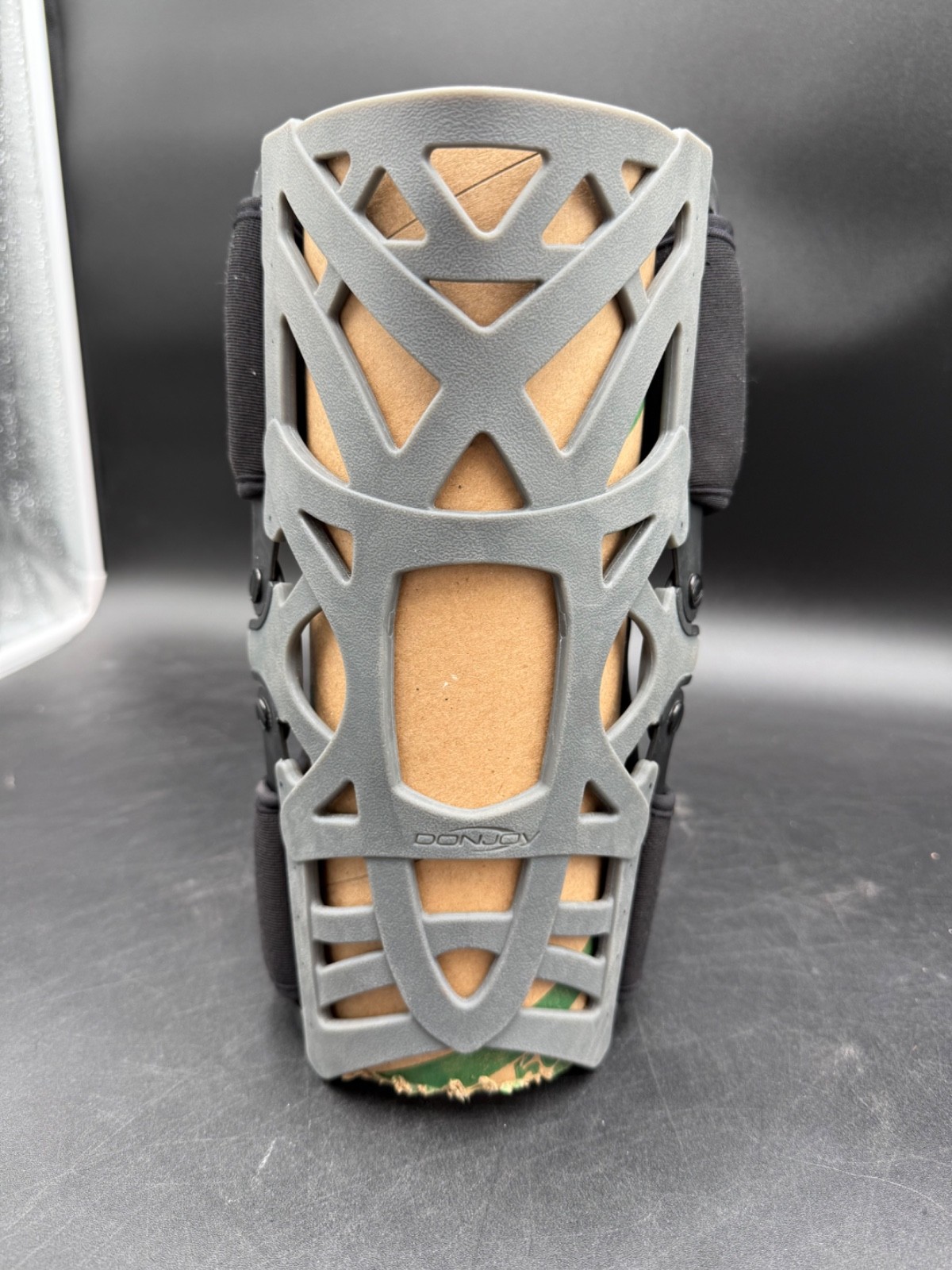 DonJoy Reaction Web Knee Brace Size M/L Lightweight Flexibility