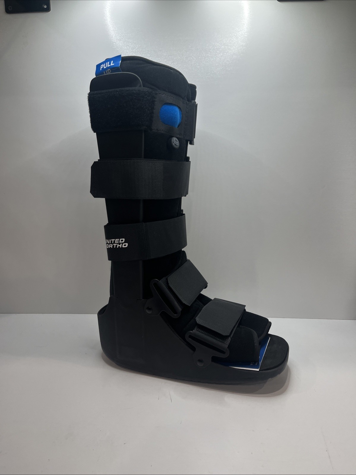 United Ortho – USA14105 – Air Cam Walker Fracture Boot – Size Medium – Black