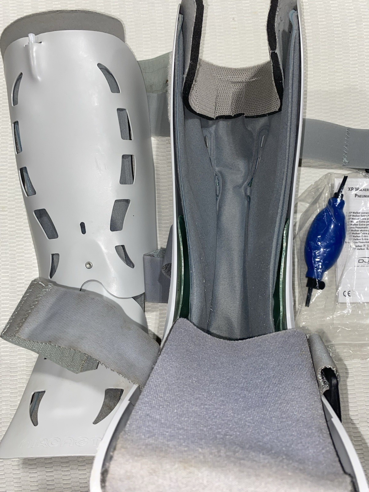 Aircast Walker Large 01F-L Inflatable Deflatable Medical Walking Boot Gray Right