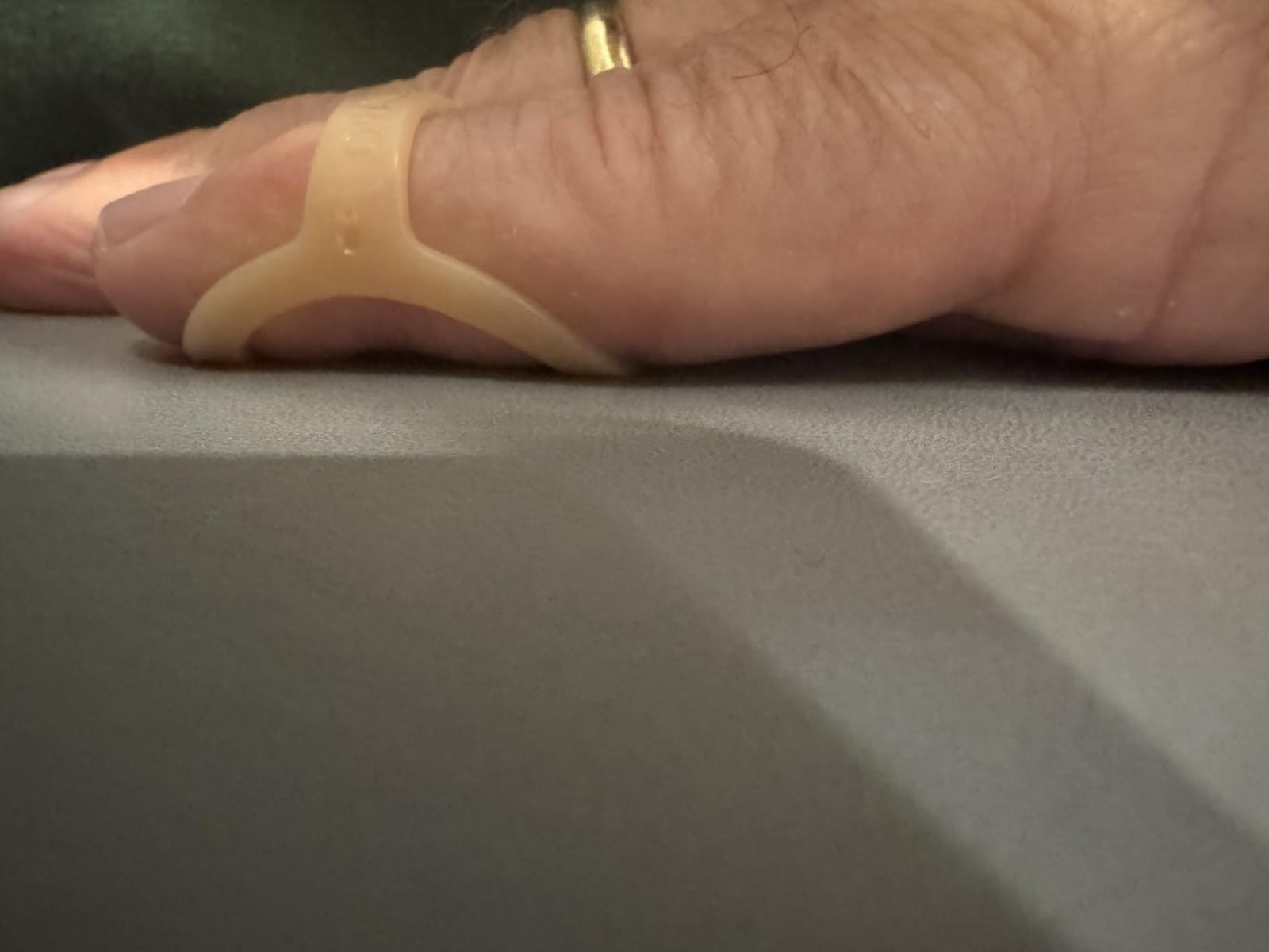 Comfort-Fit Oval-8 Finger Splint for Arthritis & Trigger Finger – Adult Size 13