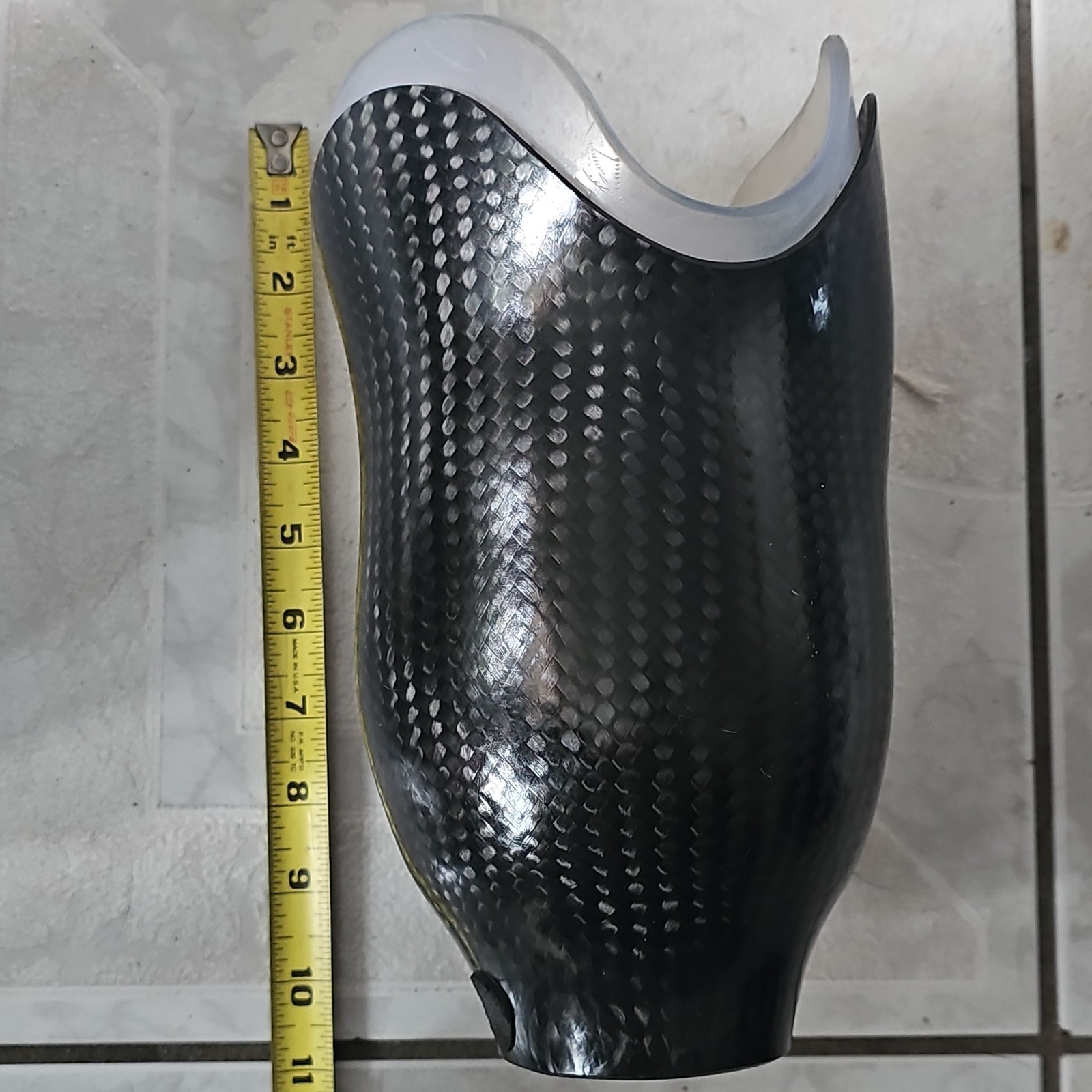 Right leg Below Knee (BK) Prosthetic Socket Carbon Fiber USED