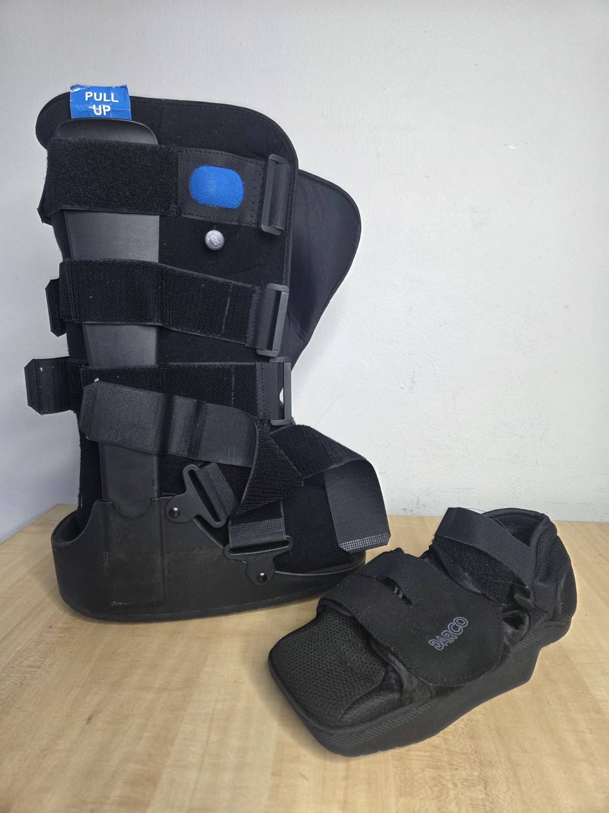 United Ortho Air Cam Walker Fracture Boot, Black, Size M w/Darco Post Op Boot