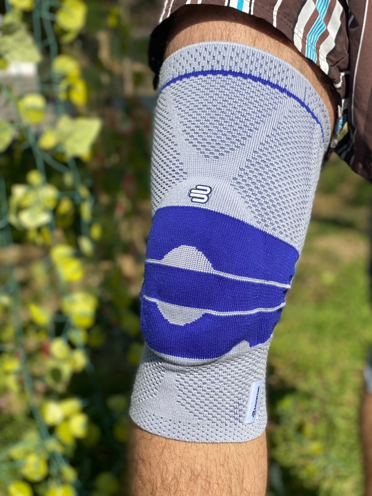 Bauerfeind GenuTrain Size 4 Knee Support Sleeve Gray Blue Compression