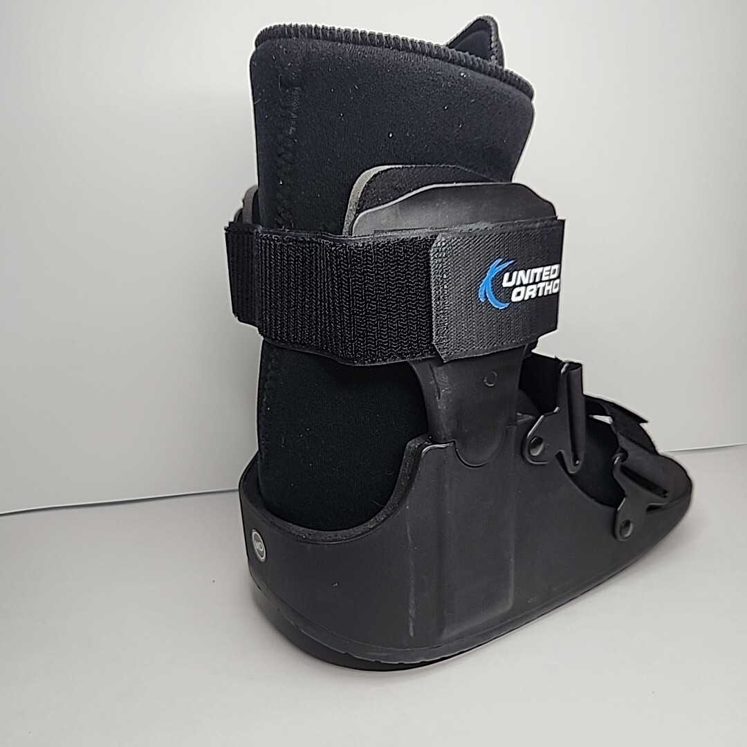 United Ortho USA14013 Short Cam Walker Fracture Boot, Medium, Black