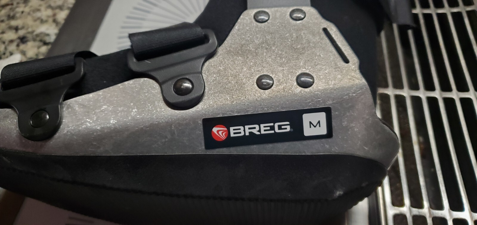 Breg Size Medium Full Shell Walker Orthopedic Boot 4 Strap