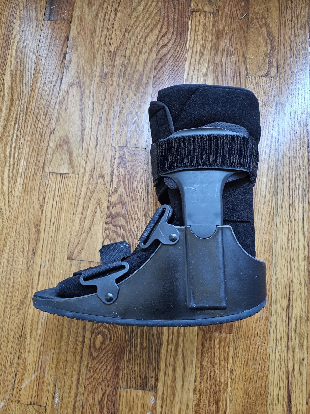 United Ortho Short Air Cam Walker Fracture Boot, Large, Black *Light Use*