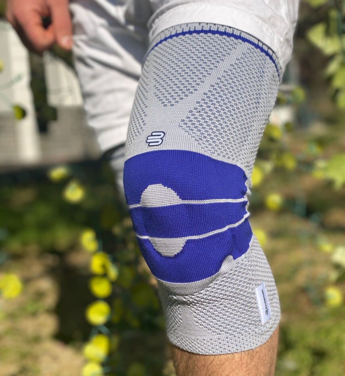 Bauerfeind GenuTrain Size 4 Knee Joint Brace Patella Support Meniscus Hinge