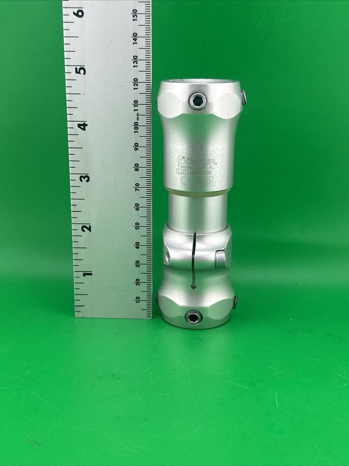 Ossur Prosthetic Parts. Ossur Pylon With Ossur Tube Clamp.