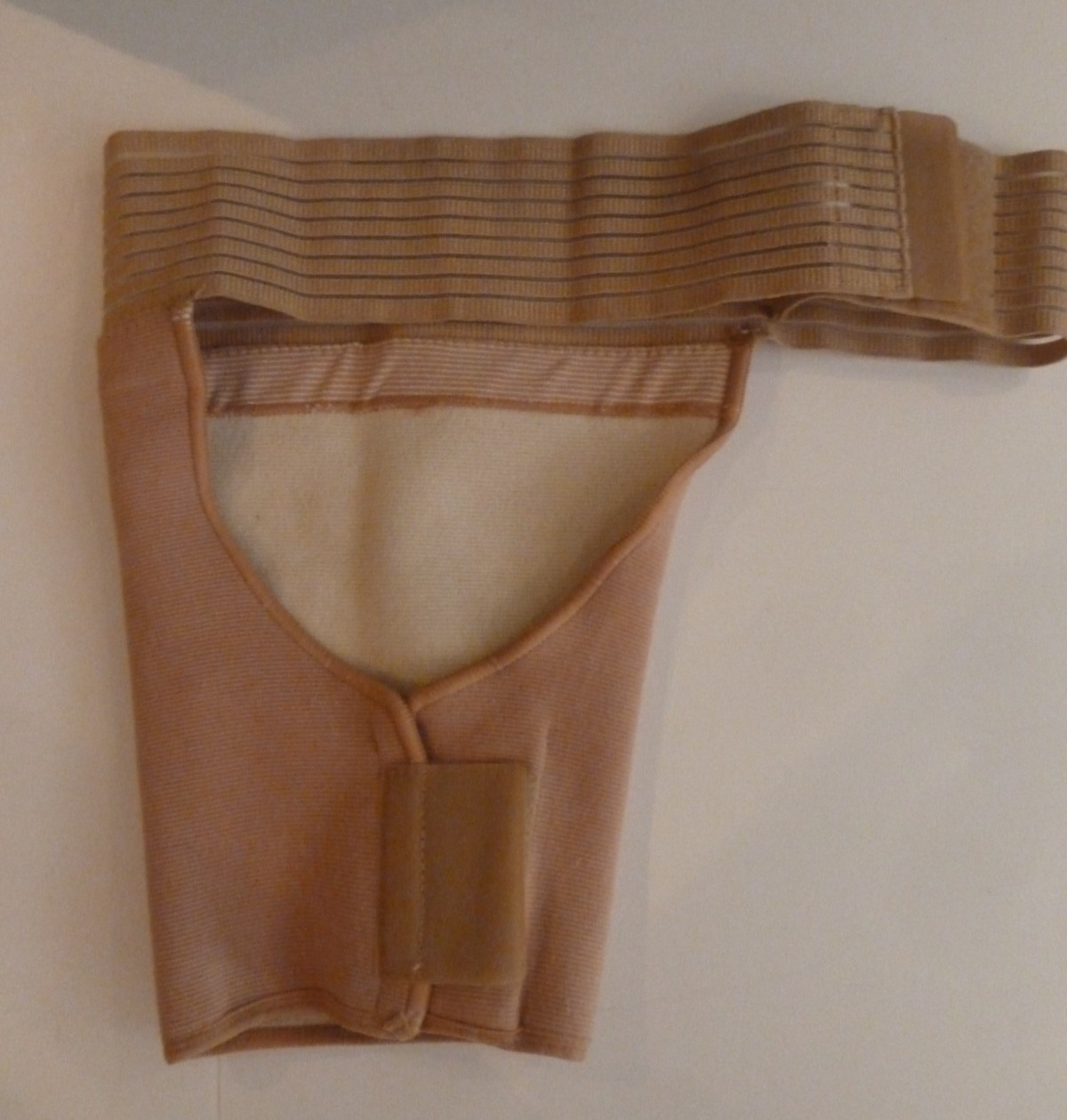 New in Box OPPO Ceramic Shoulder Support Size XL