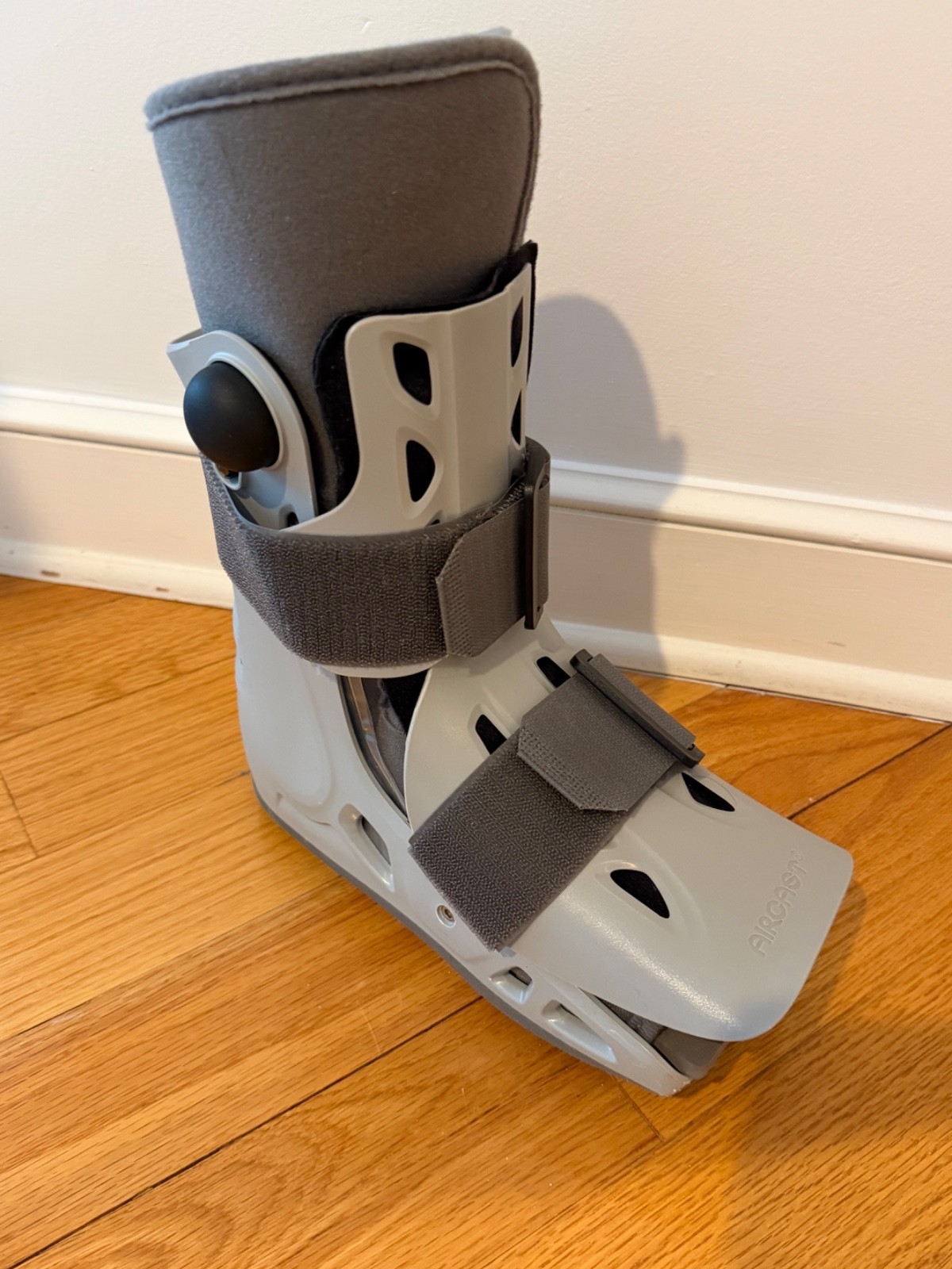 Aircast walking boot, size small, barely used