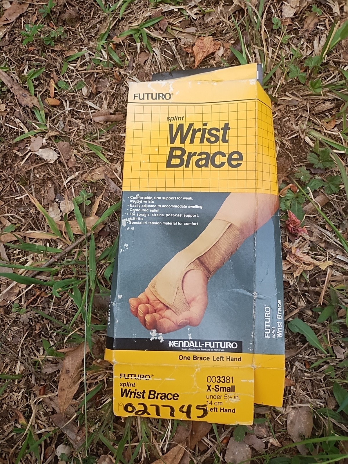 Futuro Wrist Splint, Left Hand X-Small 8″ Foam w/Aluminum Stay 003381