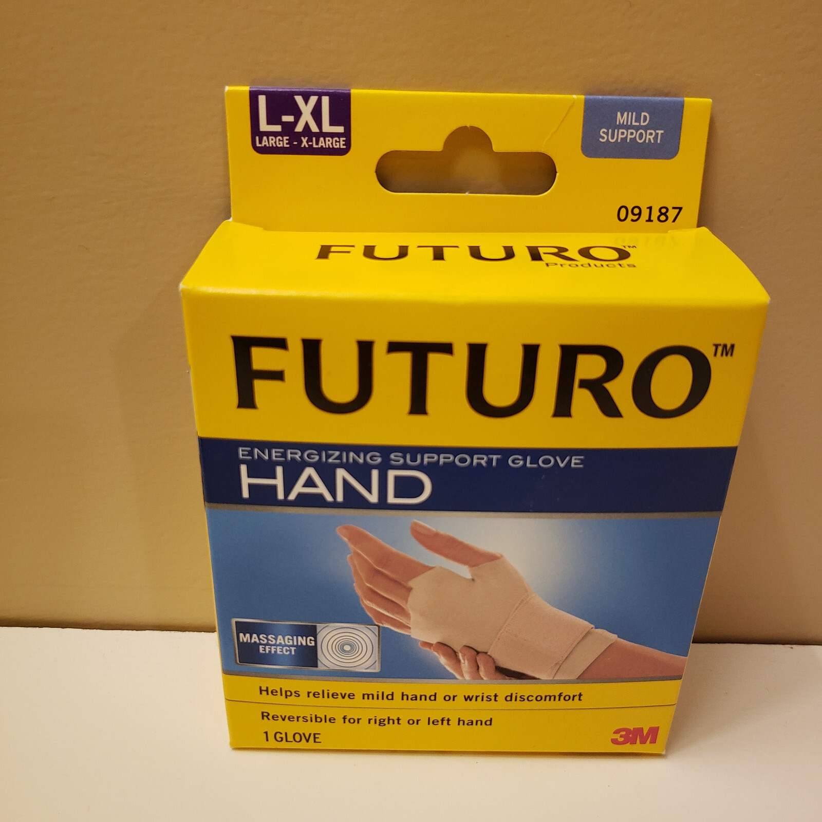 3M Futuro Energizing Support Glove Right/Left Large/XL Beige Reversible