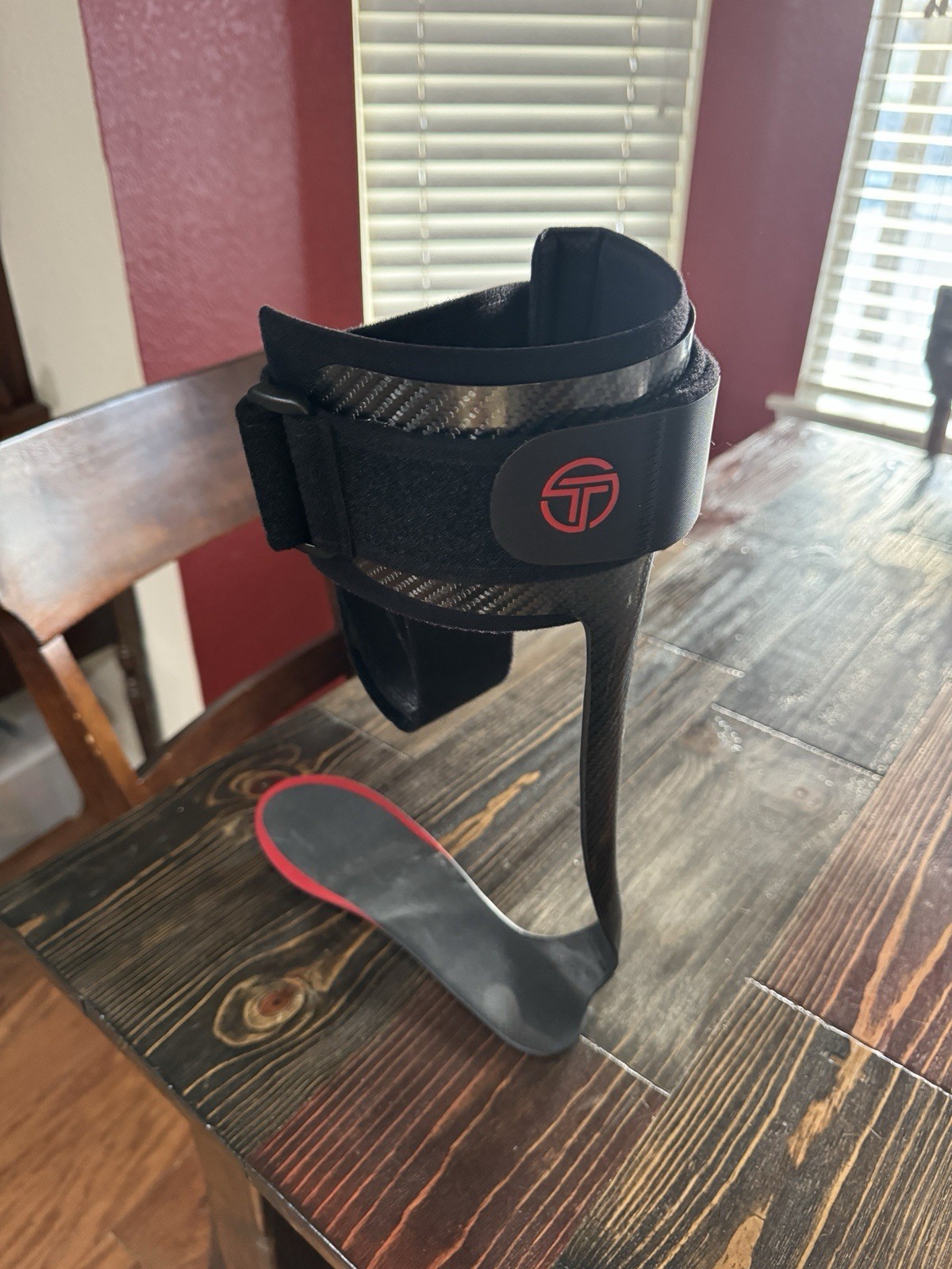 Thrive Orthopedics F5 Carbon Fiber Leg Orthosis Black Red Right Large Unisex