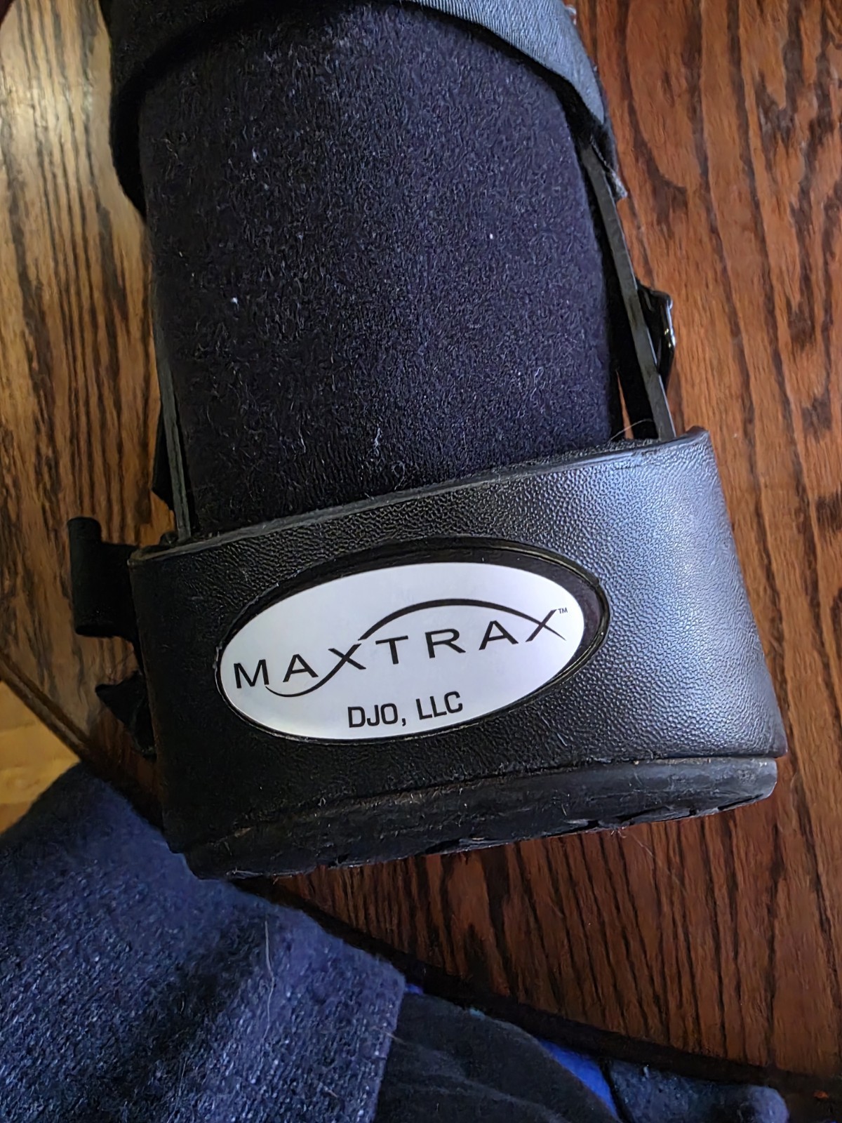DJO MaxTrax Adjustable Walking Boot Small Black 13-6400-2-06000
