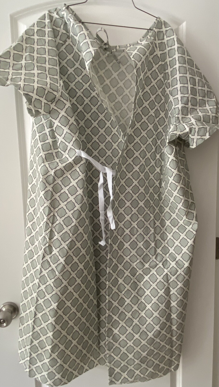 2 Gowns.Hospital Patient Gown(HARBOR&HAVEN) SIDE TIE 45X63. 2 GOWNS
