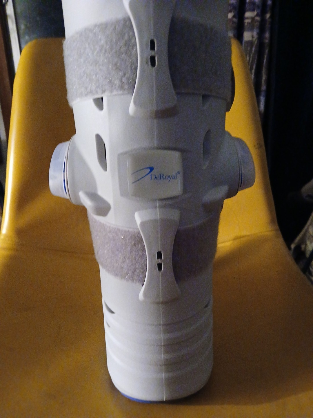 DeRoyal 1-524A-03 Full Shell Walker 2,med