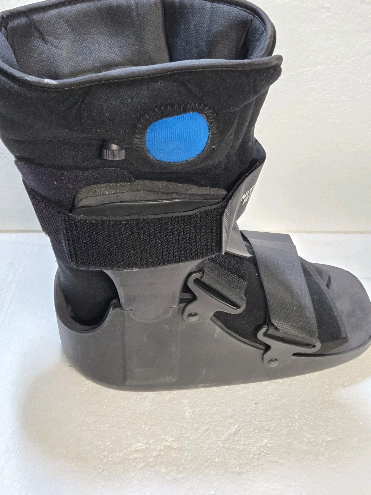 United Ortho Short Air Cam Walker Fracture Boot Medium Black