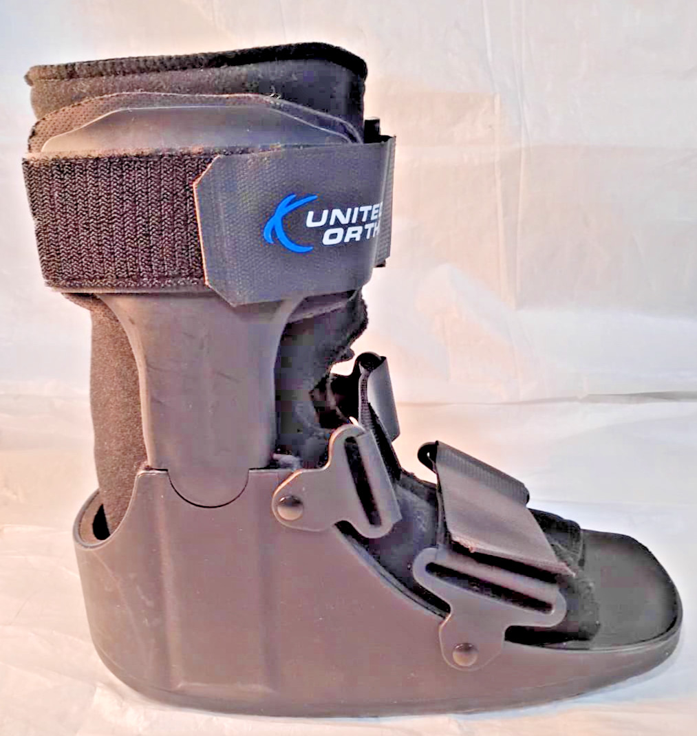 United Ortho USA14013 Short Cam Walker Fracture Boot, Small, Black